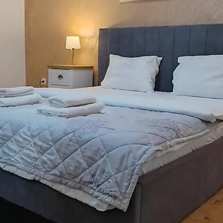 Golden Royal Apartment *